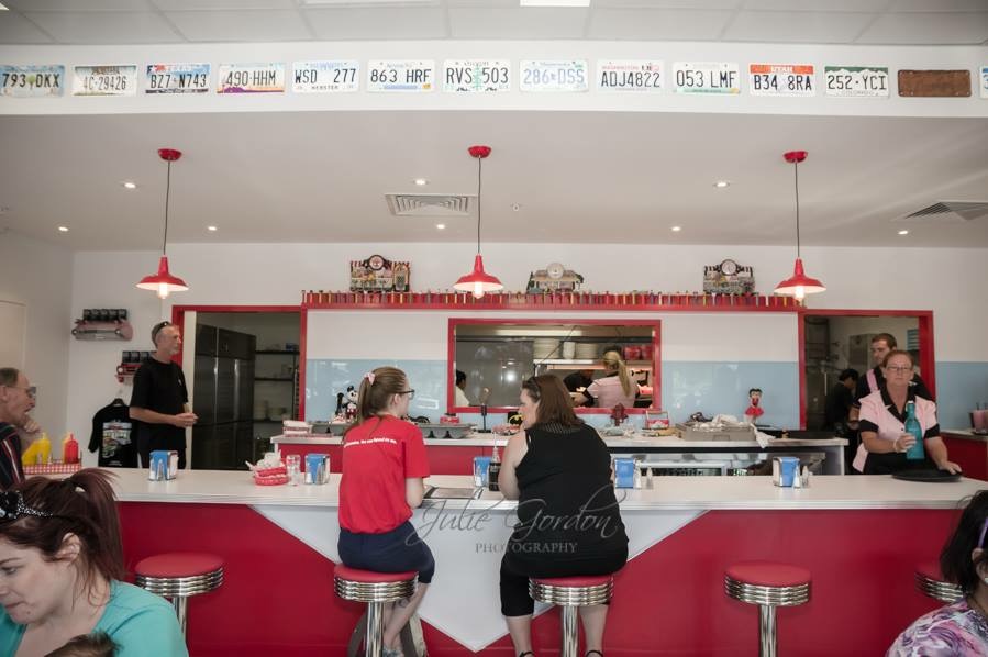 Customized American 1950s retro diner furniture for your restaurant